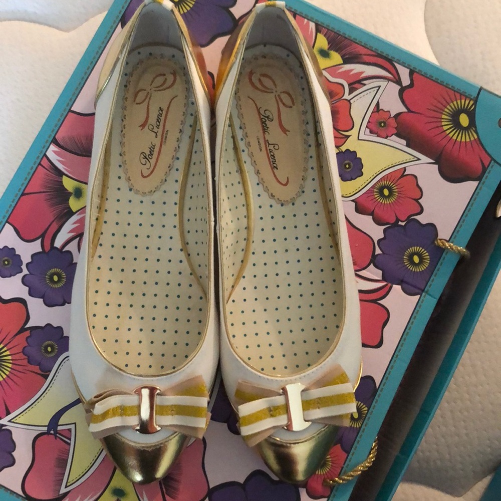 Poetic license “you rebel” flat size 9 1/2